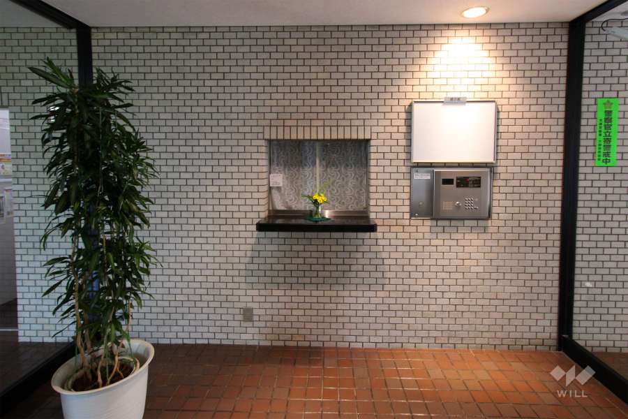 エントランスはオートロック付きです。