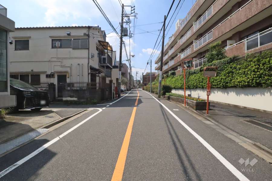 敷地南東側の前面道路