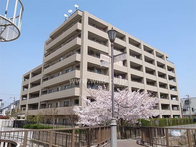 ファミール塚口サザンレジデンスの外観（南西側から）