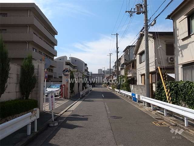 敷地北側の前面道路