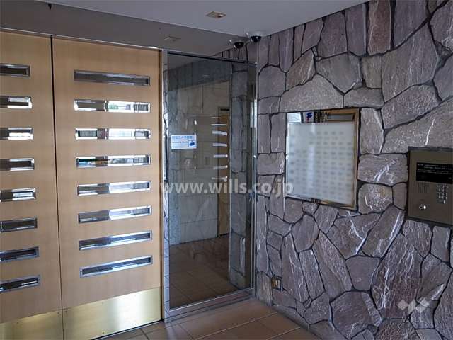 エントランスはオートロック付きです。