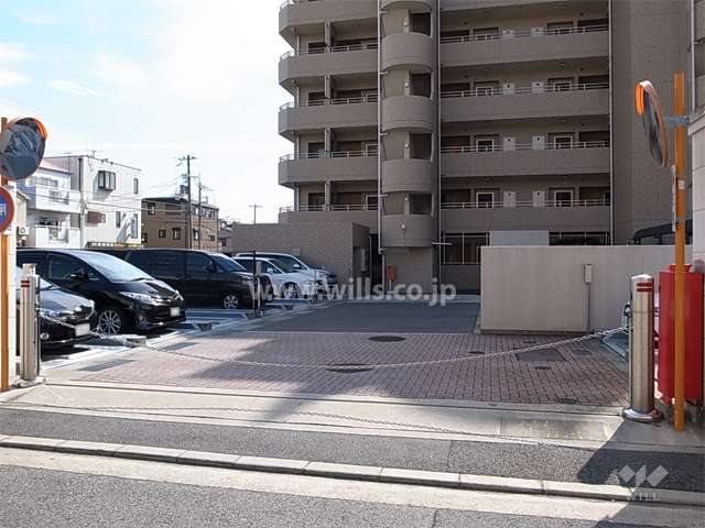 敷地内駐車場（屋外機械式）　ロボットゲート付きです。