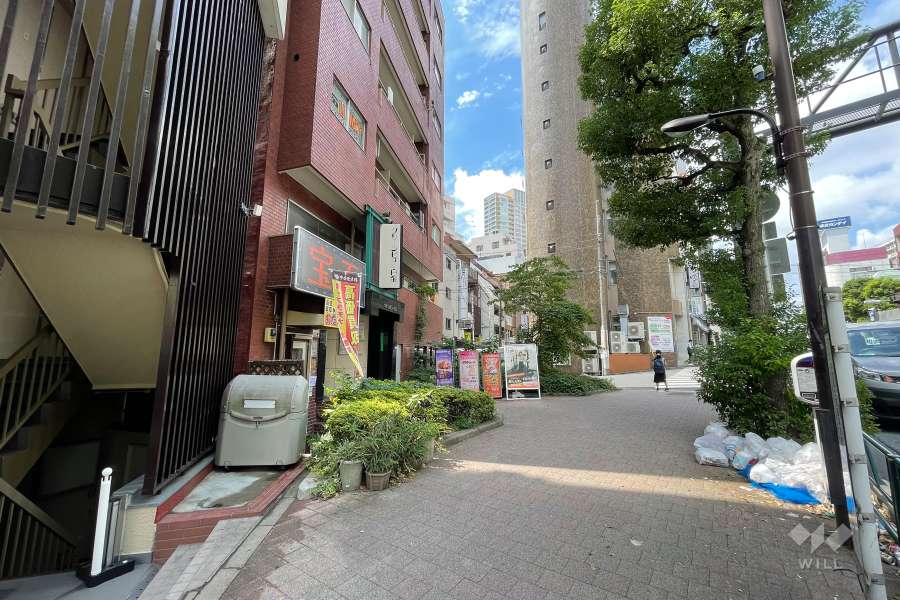 敷地の北側前面道路（東側から）