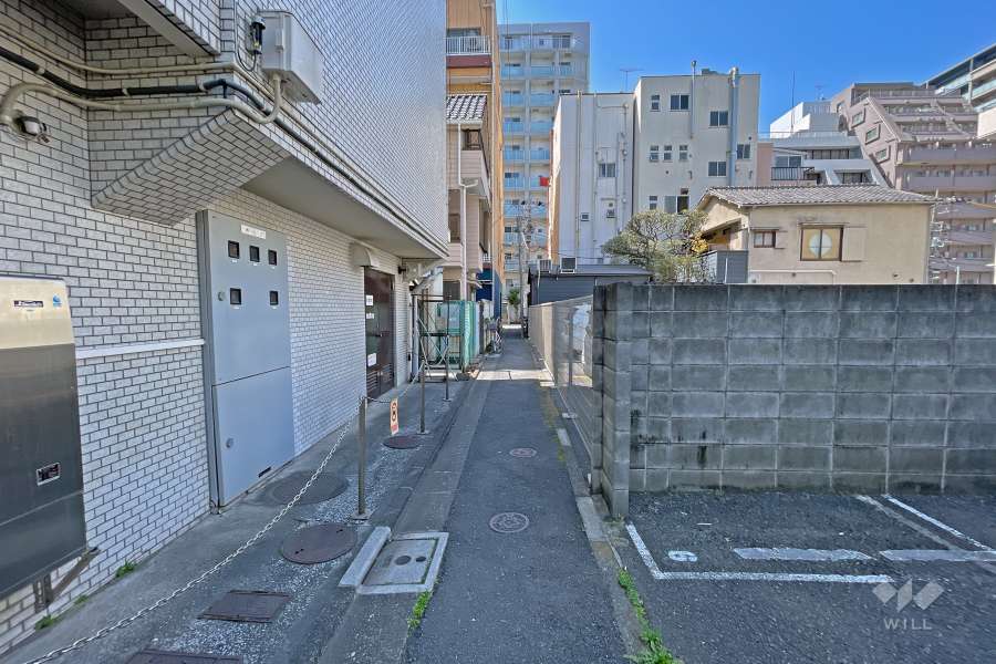 敷地北側の通路（東側から）