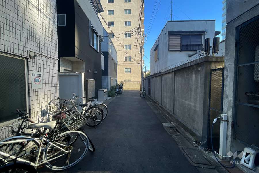 敷地南側の前面道路
