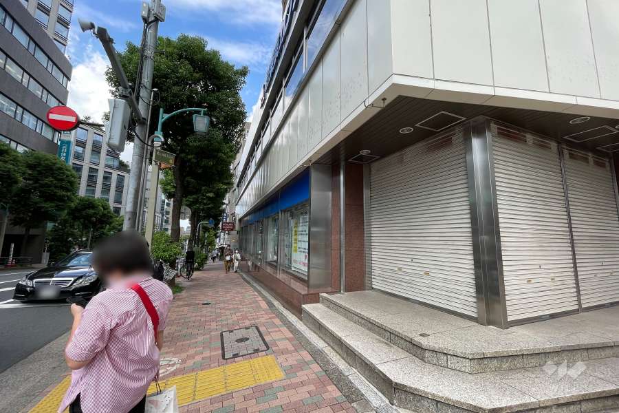 敷地南側の前面道路（東側から）