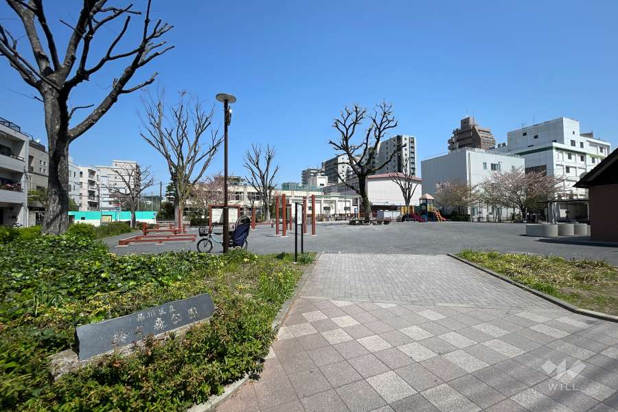 敷地北東側には『鈴ヶ森公園』が隣接しています。