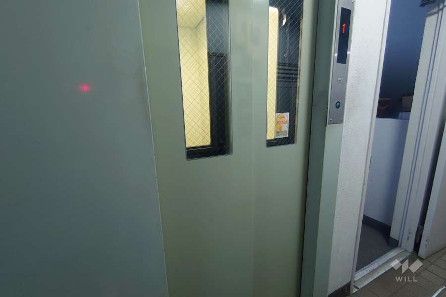 共用のエレベーター