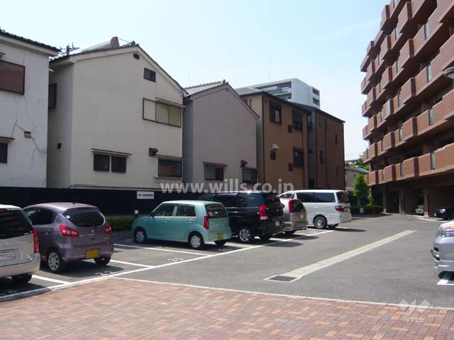 敷地内平面駐車場