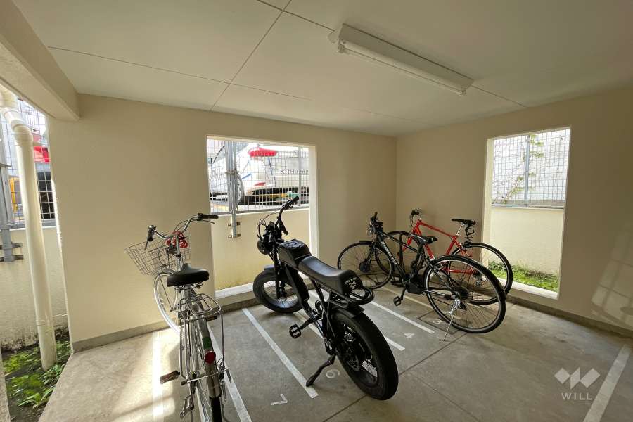 屋内に設けられた駐輪場