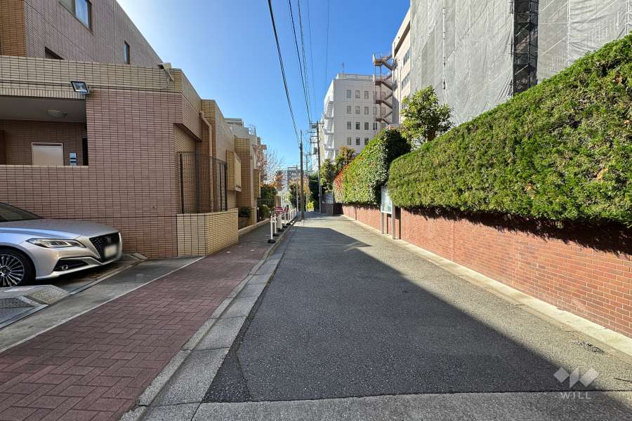 敷地南東側の前面道路