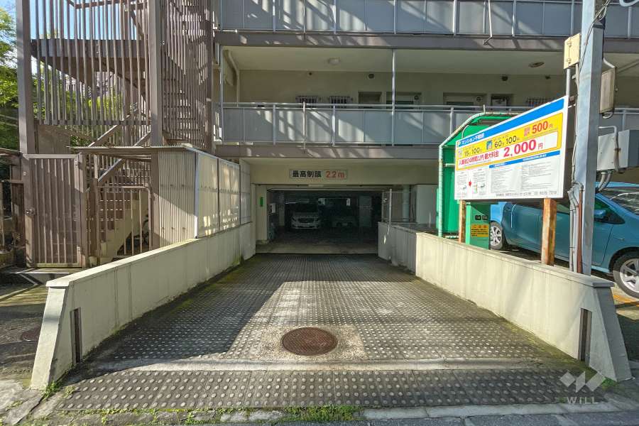 駐車場の出入り口　