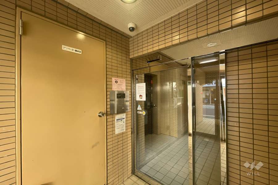エントランスはオートロック付きです。