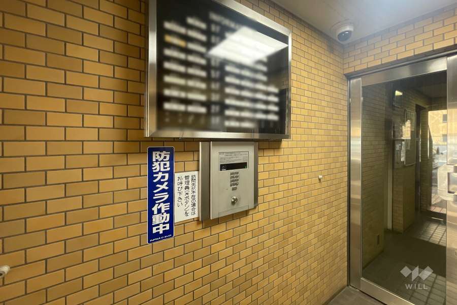 エントランスはオートロック付きです。