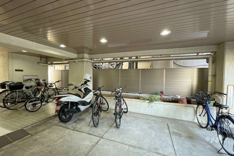 屋内に設けられた駐輪場