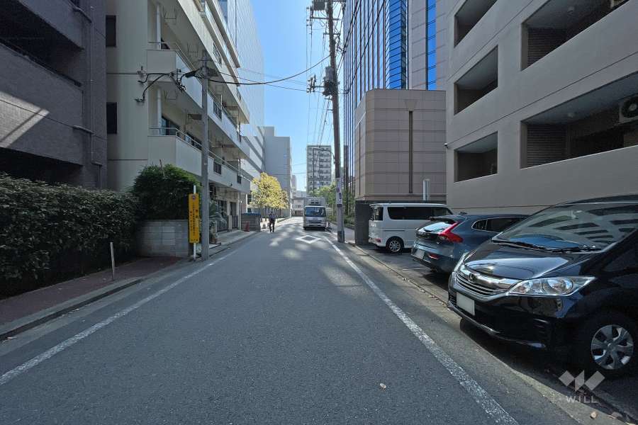 敷地北側の前面道路