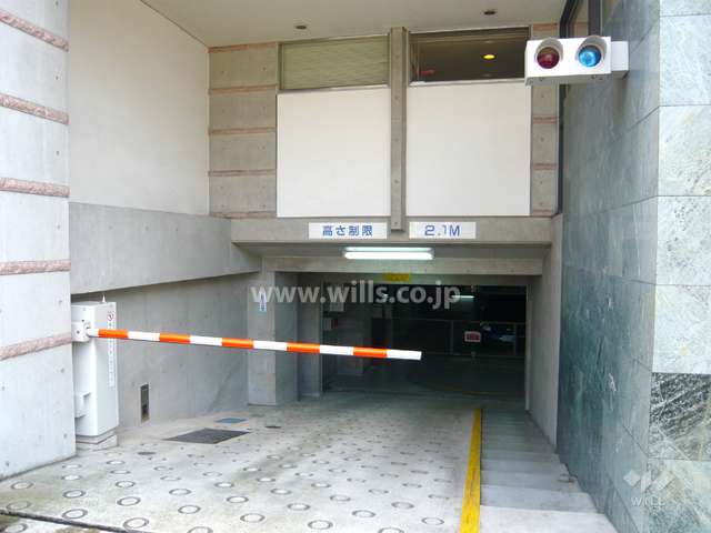 駐車場出入口（ゲート付き）