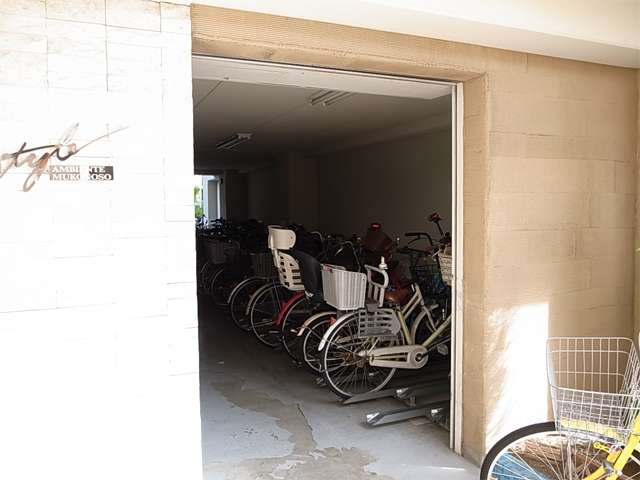エントランス横の駐輪場