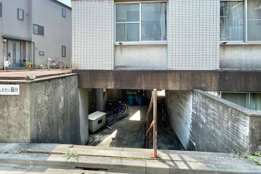 敷地入り口