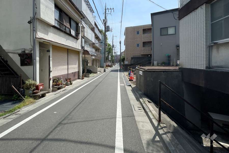 敷地北側の前面道路