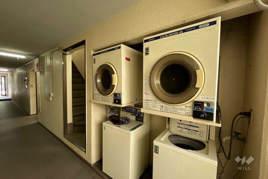 マンション内のコインランドリー