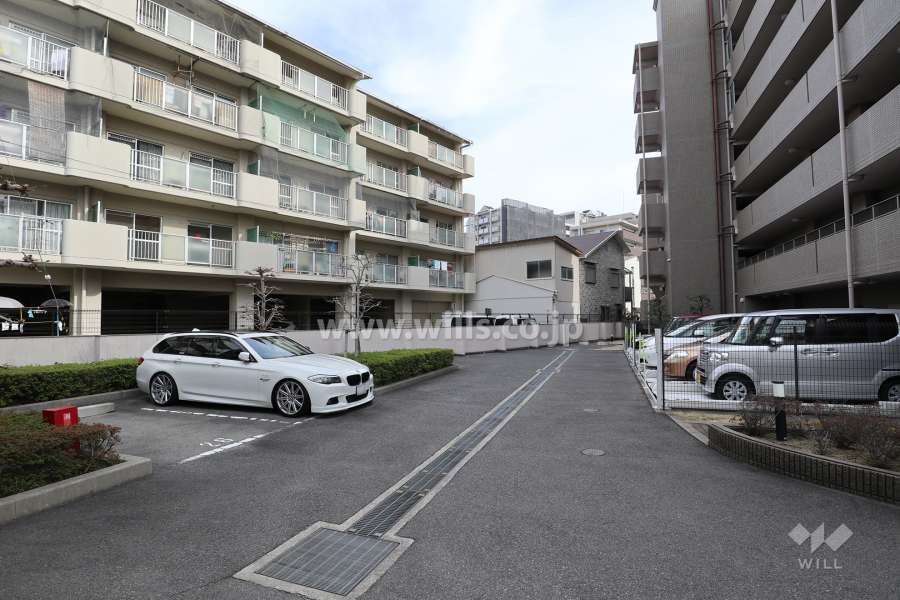 敷地内駐車場（屋外機械式と屋外平面式）