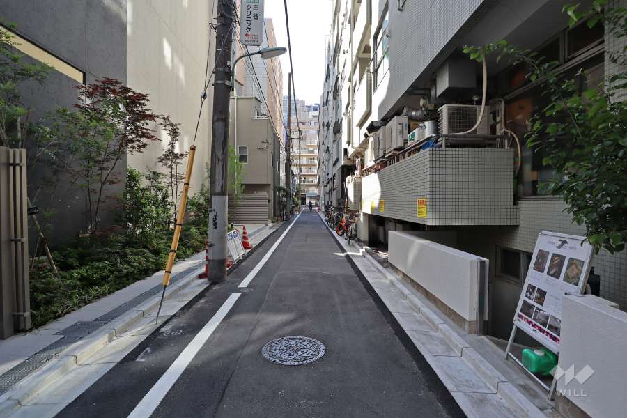 敷地南西側の前面道路（東側から）