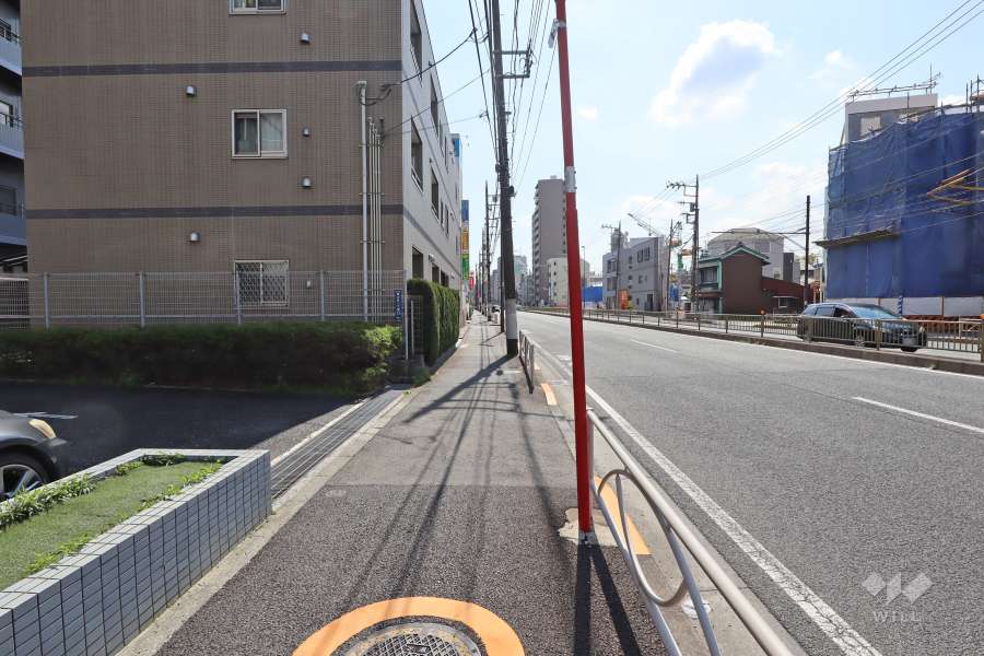 敷地北東側の前面道路