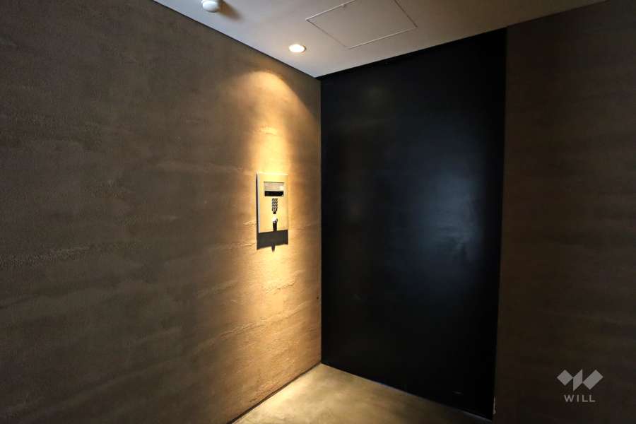 エントランスはオートロック付きです。