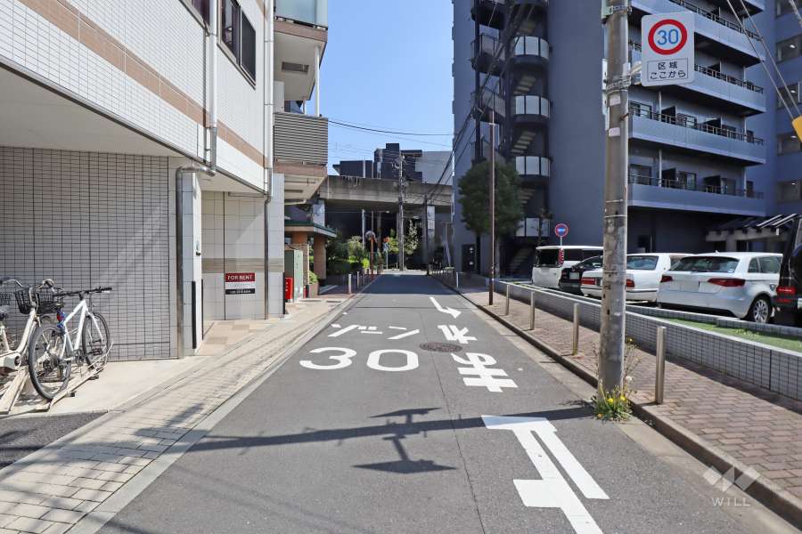 敷地北東側の前面道路