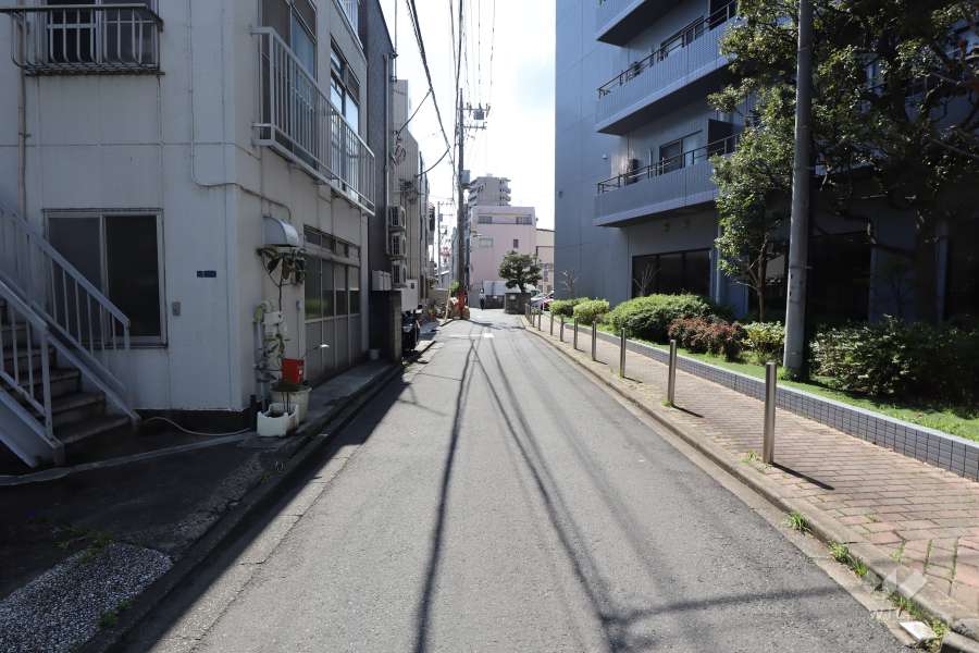 敷地南側の前面道路