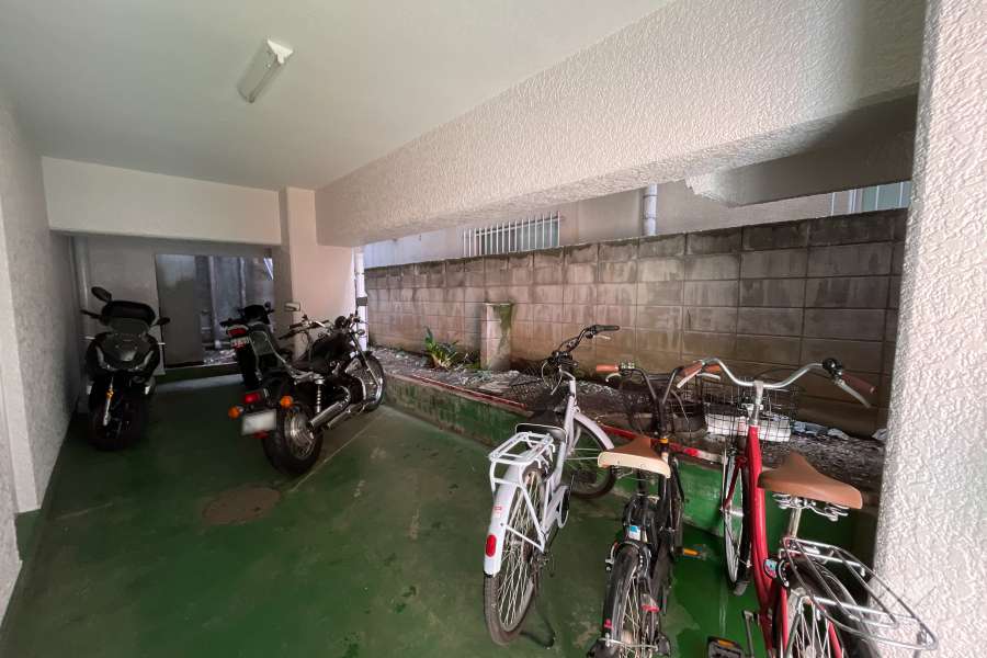 屋内に設けられた駐輪場