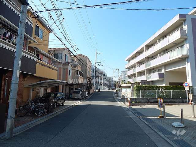 敷地南側の前面道路