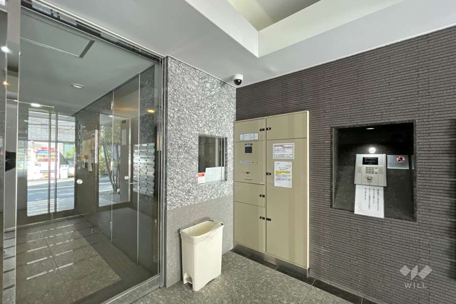 エントランスはオートロック付きです。