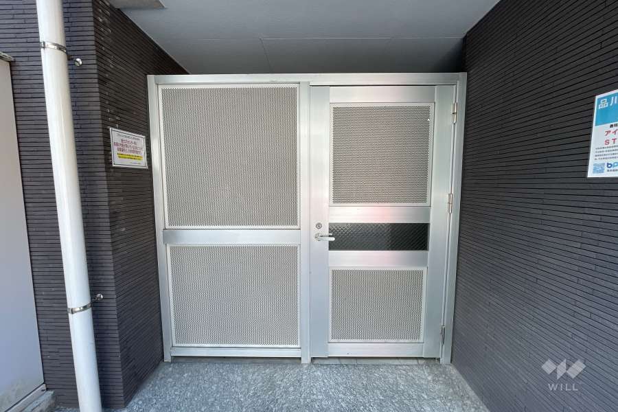 駐輪場の出入り口（オートロック付き）