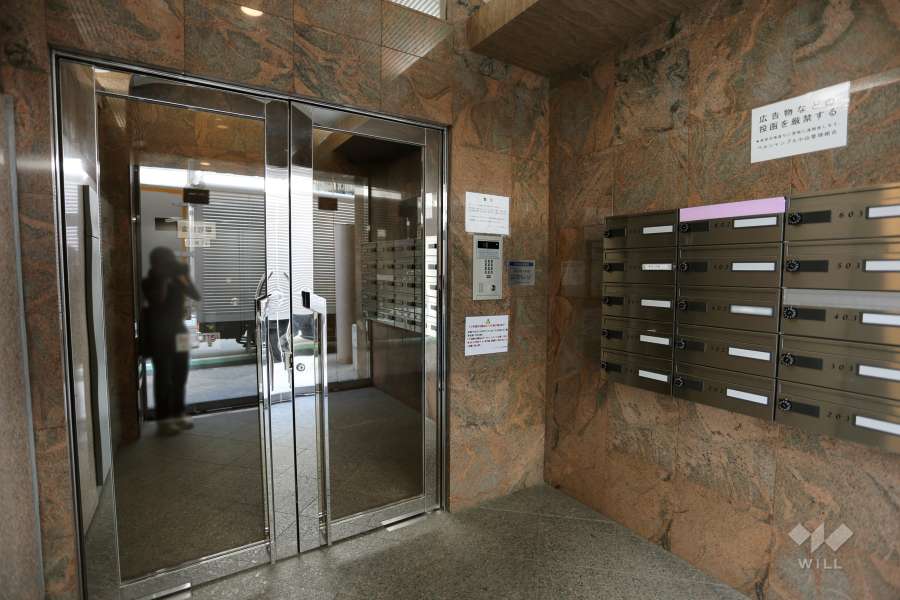 エントランスはオートロック付きです。