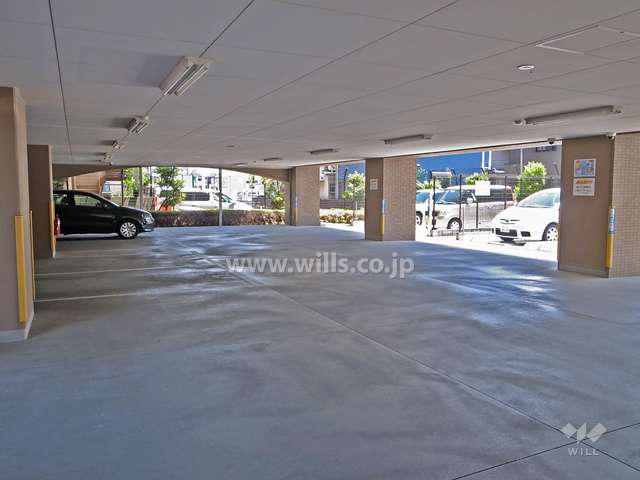 敷地内駐車場（屋内平面式および屋外機械式）