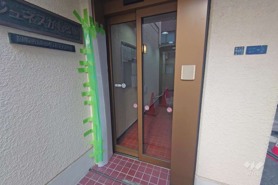 エントランスはオートロック付きです。