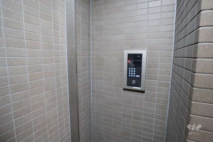 エントランスはオートロック付きです。