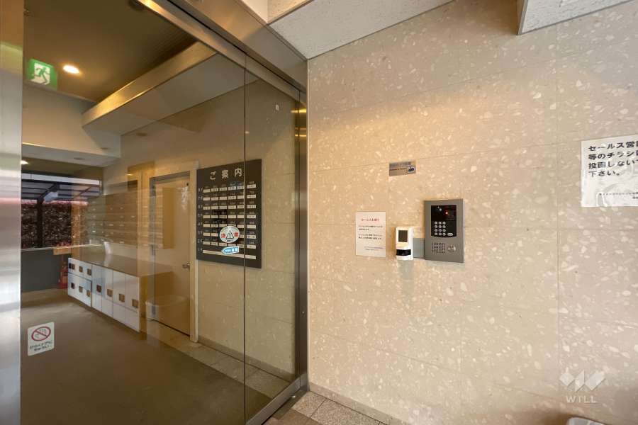 エントランスはオートロック付きです。