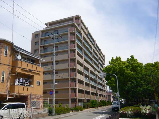 アルス武庫川パークランドの外観（南西側から）