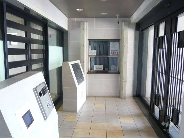 エントランスはオートロック付きです。