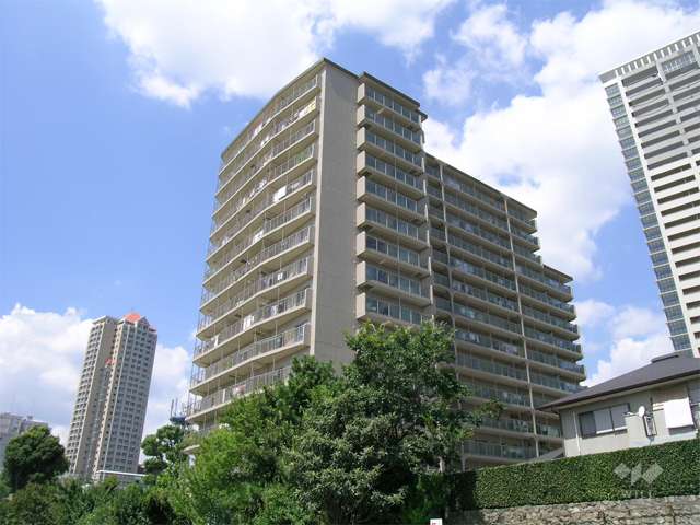 日興宝塚南口スカイマンションの外観（南東側から）