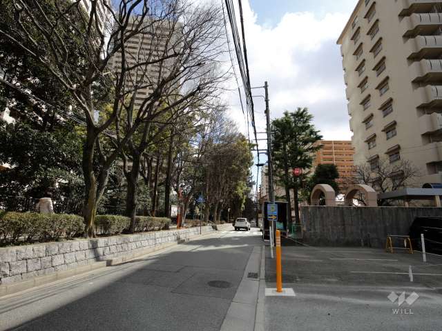 敷地北側の前面道路