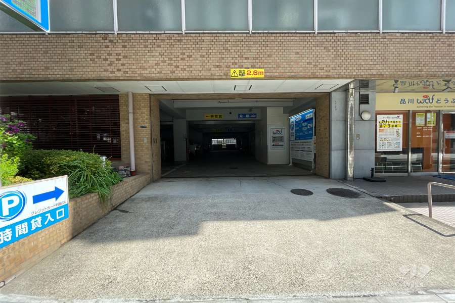 敷地内の駐車場とコインパーキング