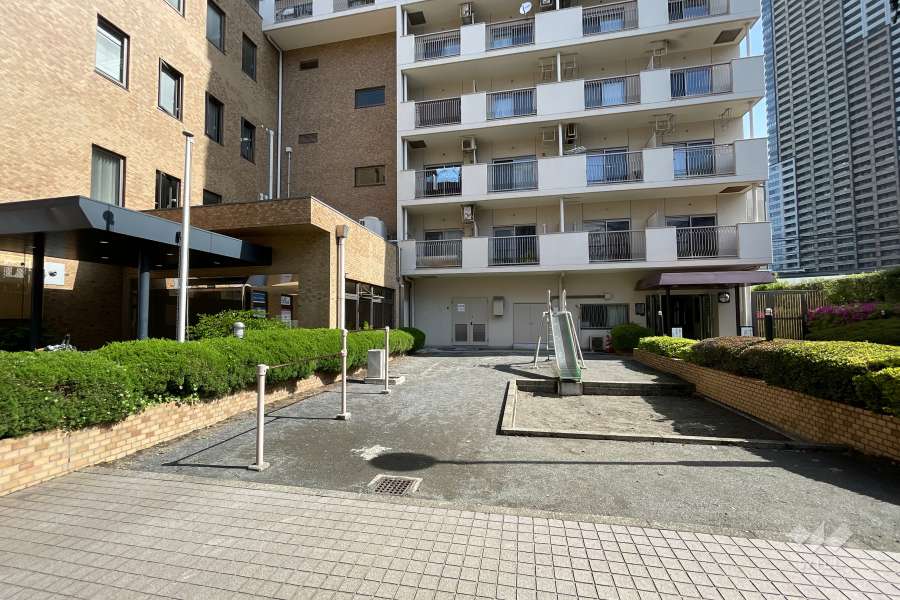 敷地内には公園があります。