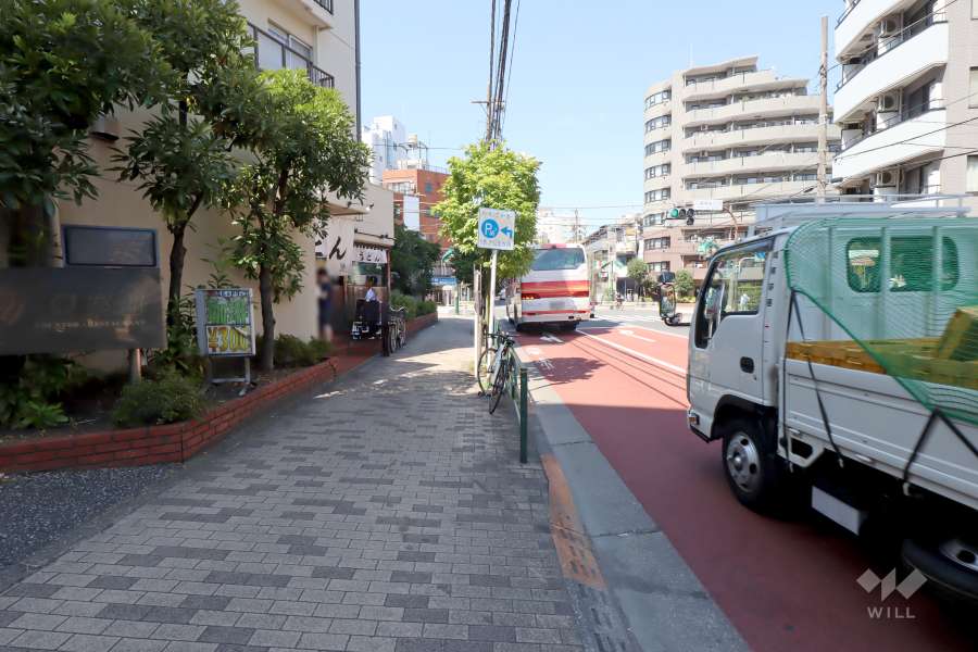 敷地北側の前面道路