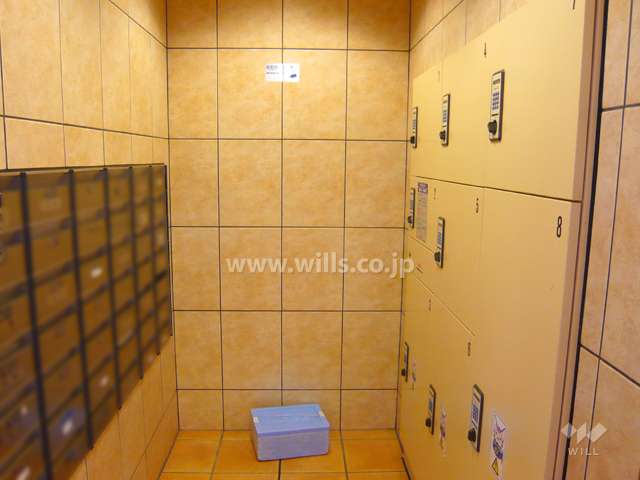 宅配ボックスも付いています。