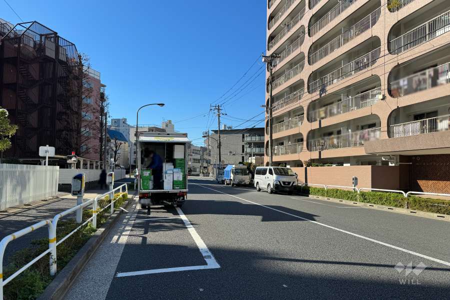敷地南側の前面道路