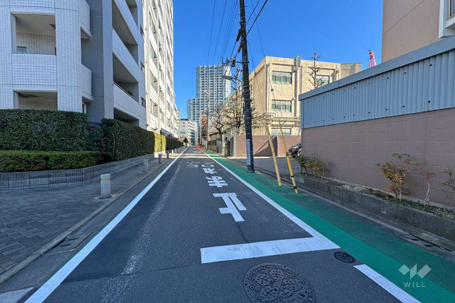 敷地北側の前面道路